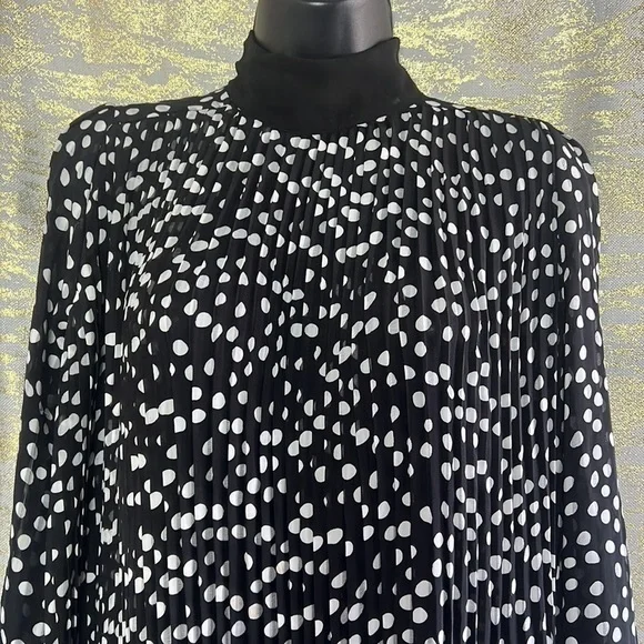 Zara Womenβs Accordion Pleat Mock Neck Bow Tie Blouse Size XS - Picture 6 of 17